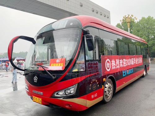 獨家！洛陽一高校畢業(yè)生返?？擅赓M乘公交直達宿舍
