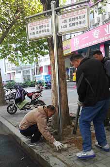 現(xiàn)場(chǎng)辦公，把整改成效落實(shí)到群眾心坎上