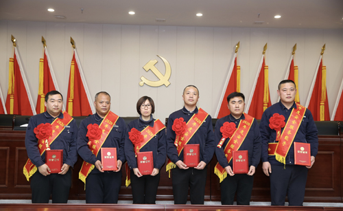 0203 安全服務(wù)能手從左至右依次為 黨萬(wàn)超、朱學(xué)民、任興芳、王琳汝、周冬偉、王須波.jpg