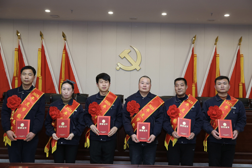 0204 節(jié)能能手從左至右依次為 石亞杰、沈小慶、楊興忠、于俊國(guó)、權(quán)振利、吳偉偉.jpg