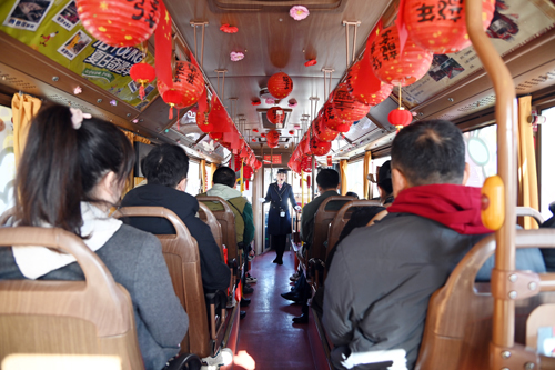 慶祝建司70周年！洛陽公交集團(tuán)邀請市民代表“零距離”探秘公交03.JPG